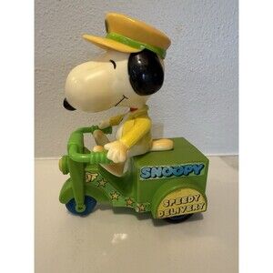 Vintage Peanuts Snoopy On Green Delivery Scooter Pull Back Toy 1958 1966 *READ